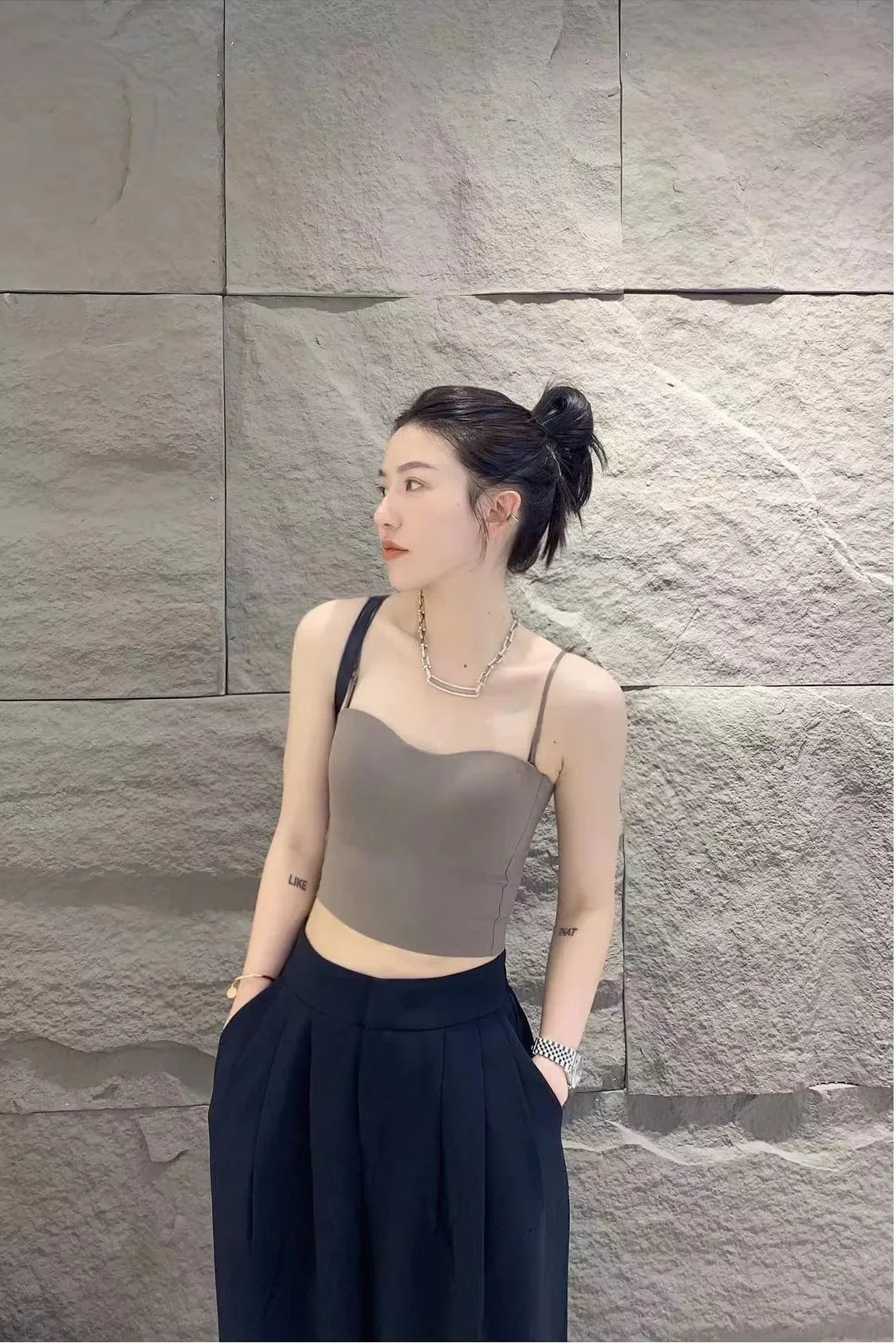 Tank Top Bra Seamless Skin-Friendly U-Back Vest with Fixed Chest Pad Suspender for Women Popular Cool Solid Knitted Yoga Gym
